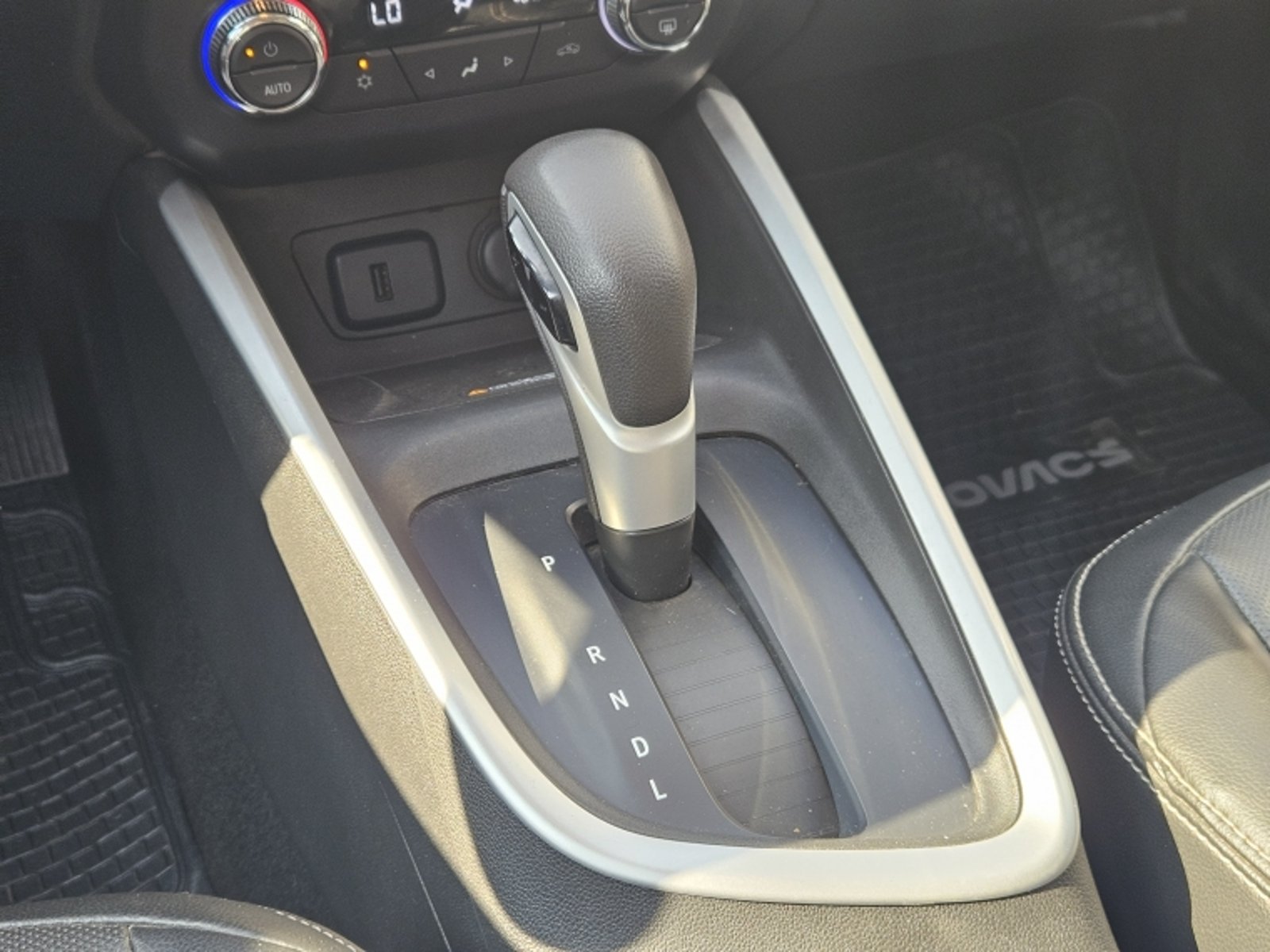 CHEVROLET ONIX PREMIER 1.0T AUT 2023 - Imagen 12 de 20