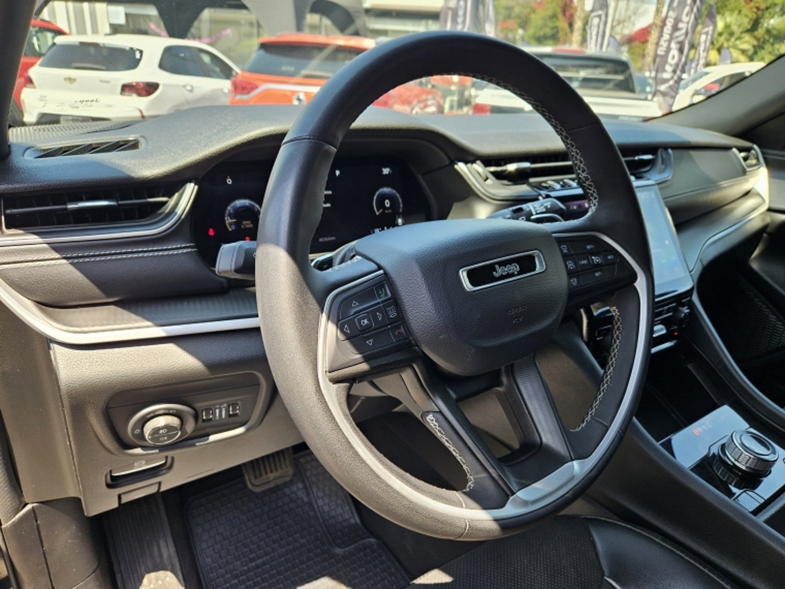 JEEP GRAND CHEROKEE 3.6 ALTITUDE 4X4 AT 2024 - Imagen 13 de 20