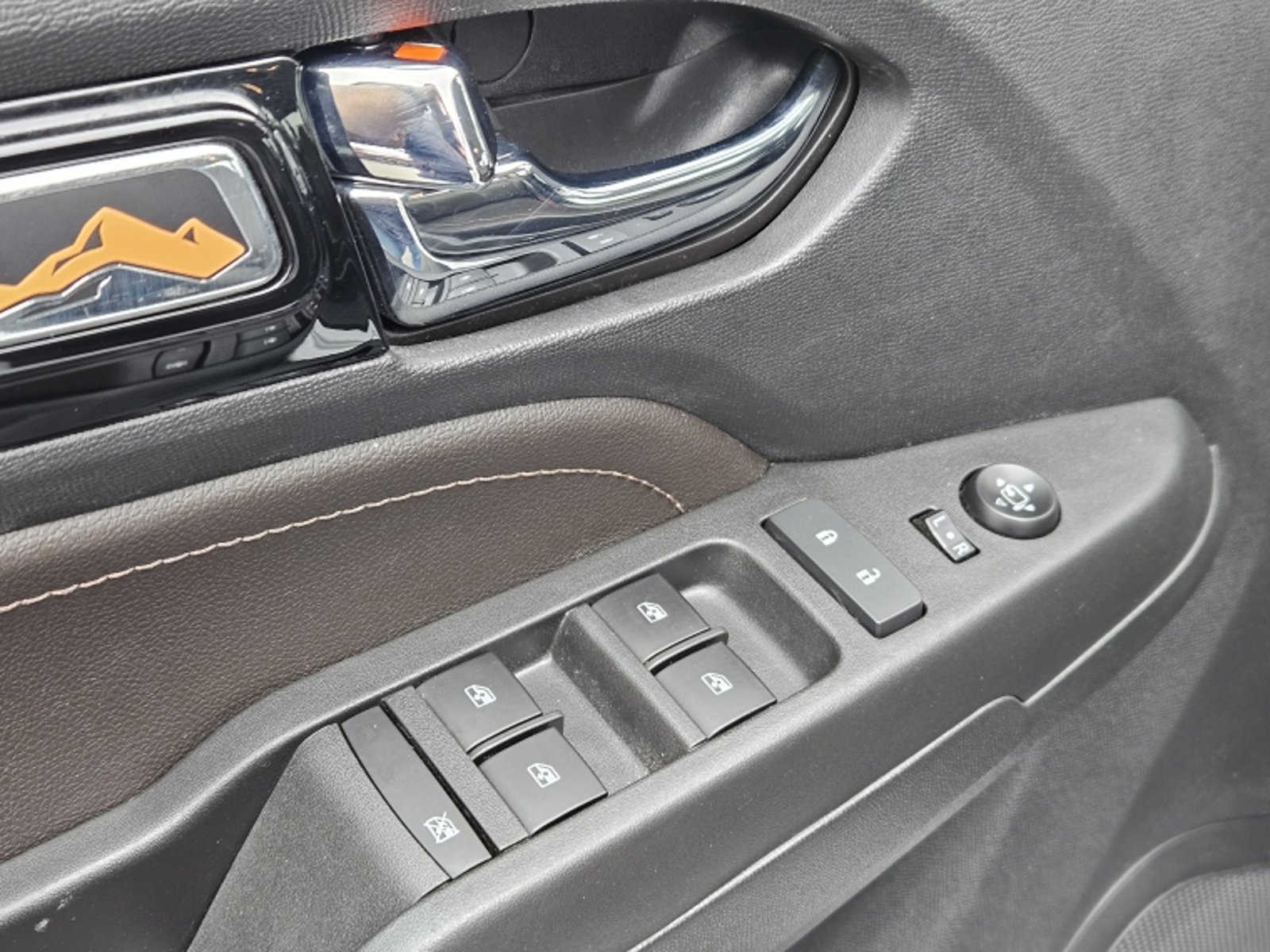 Chevrolet COLORADO HIGH COUNTRY 4X4 2.8 AT 2023 - Imagen 15 de 20