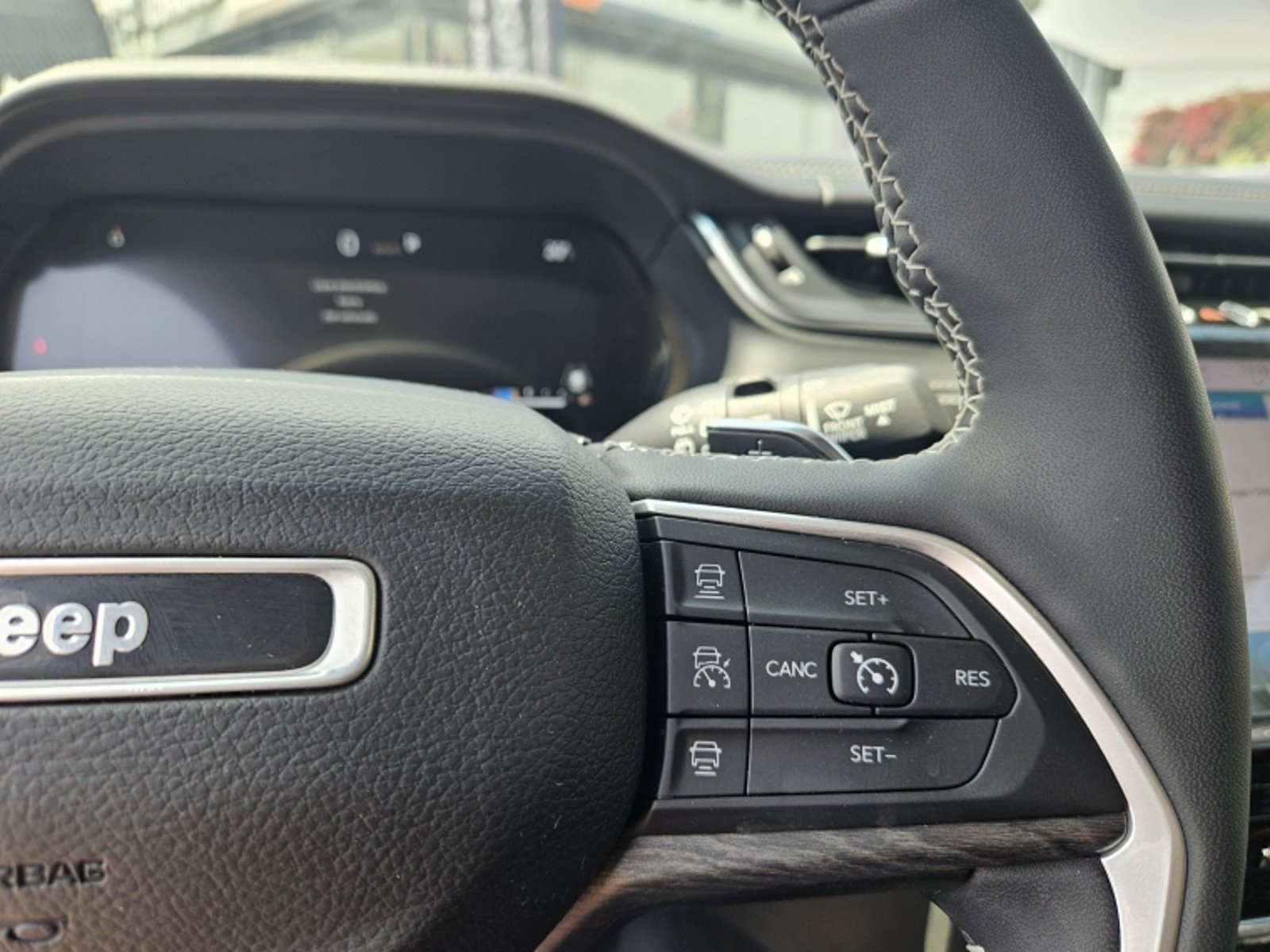 JEEP GRAND CHEROKEE 3.6 LIMITED L AT 4X4 2024 - Imagen 16 de 20