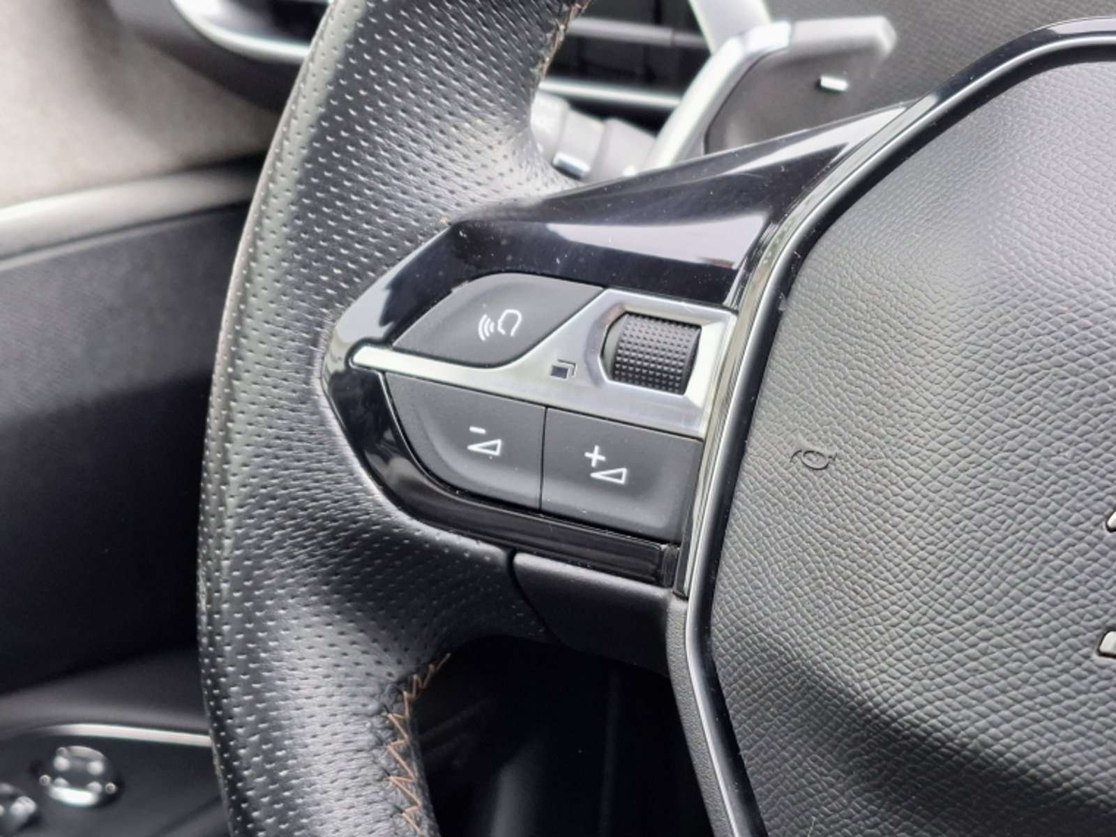PEUGEOT 3008 GT BLACK PACK BLUEHDI 130 EAT8 2023 - Imagen 11 de 20