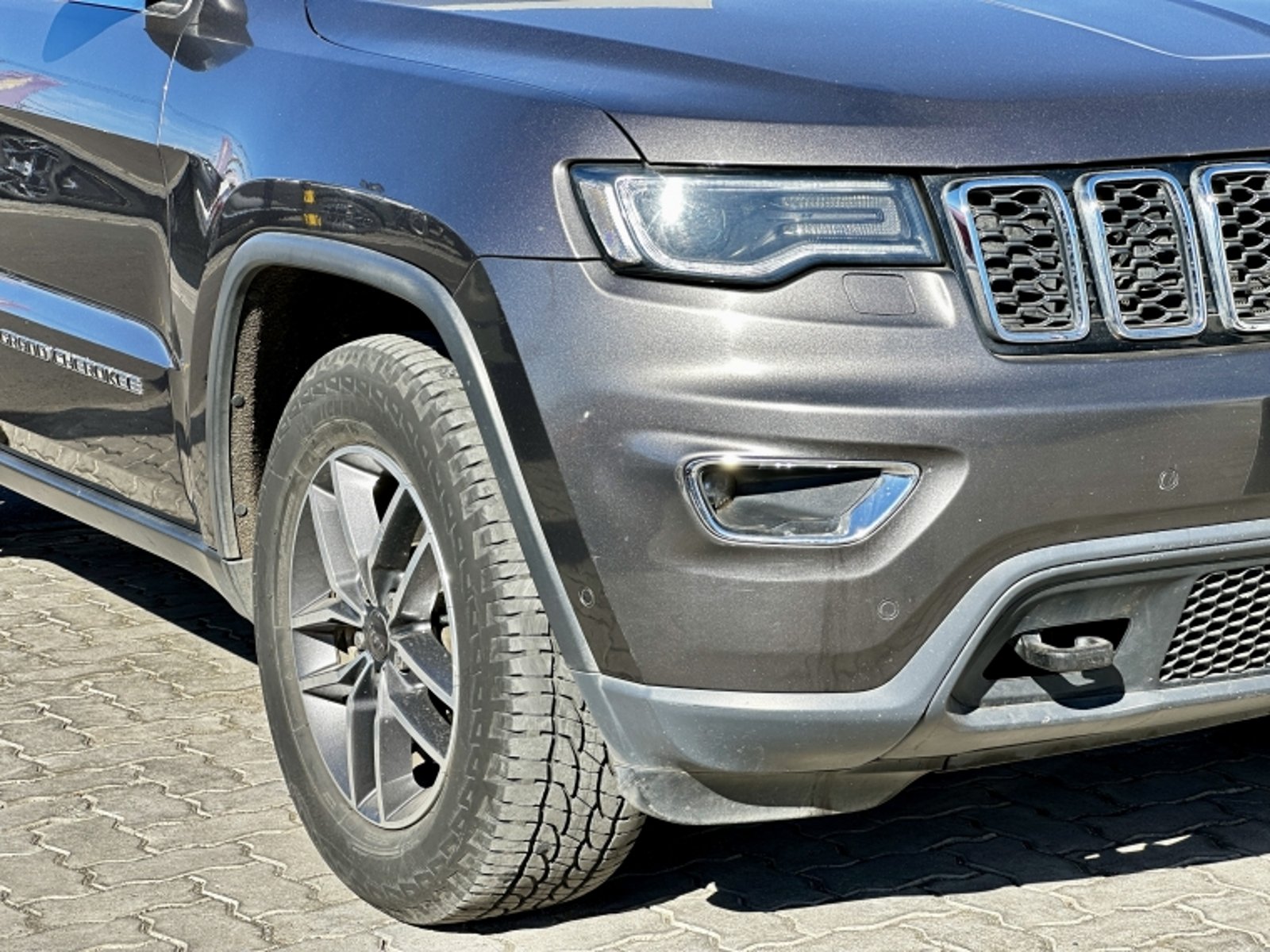 JEEP GRAND CHEROKEE 3.0 LAREDO AT 4X4 DIESEL 2020 - Imagen 4 de 20