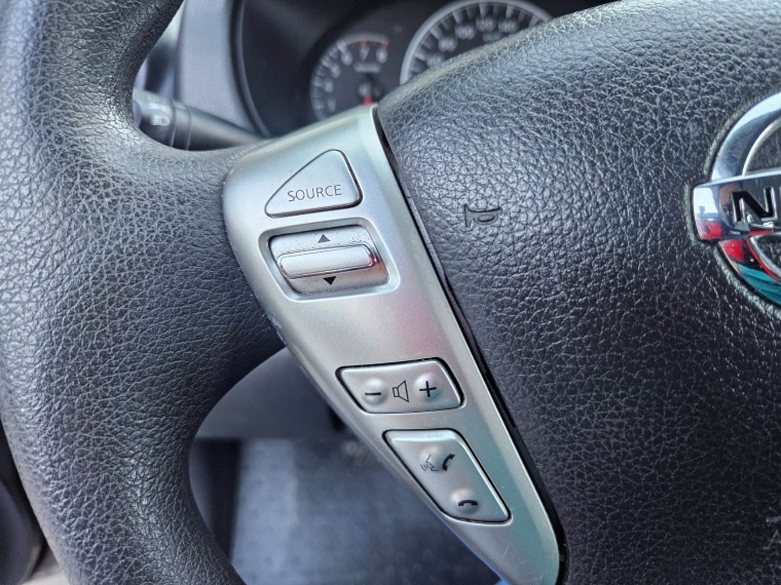 Nissan VERSA 1.6 SENSE MT 2015 - Imagen 18 de 19