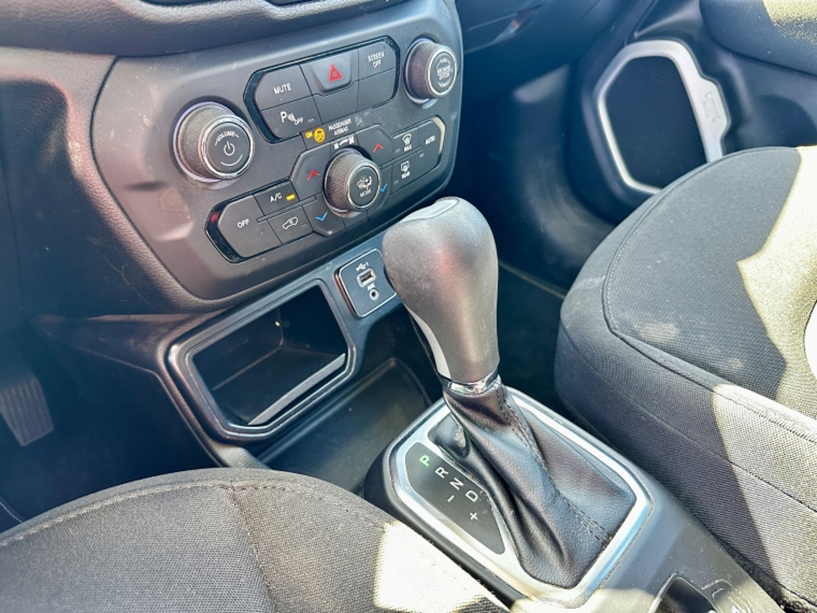 JEEP RENEGADE 1.8 SPORT LX AT 2022 - Imagen 14 de 20
