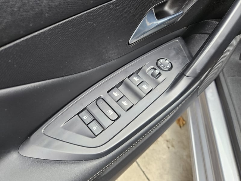 Peugeot 308 1.5 ALLURE  PACK  BLUE HDI  130 2022 - Imagen 13 de 19