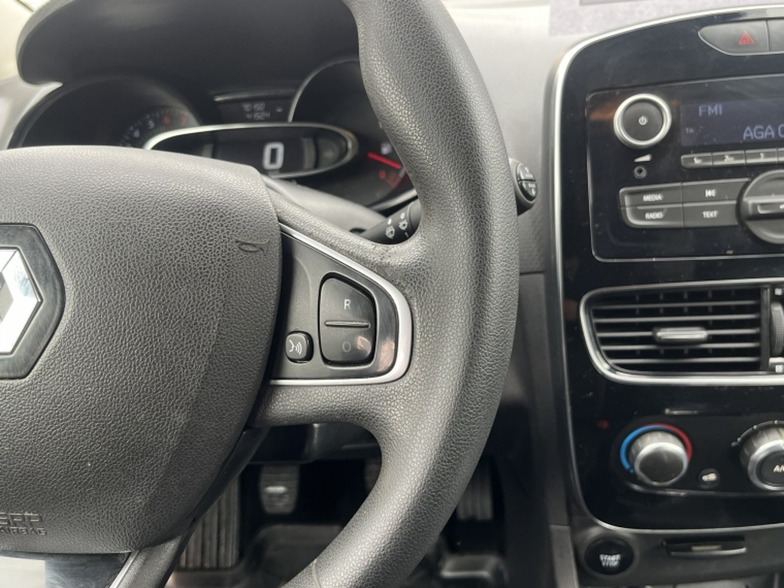 Renault CLIO 1.2 EXPRESSION MT 2020 - Imagen 19 de 20