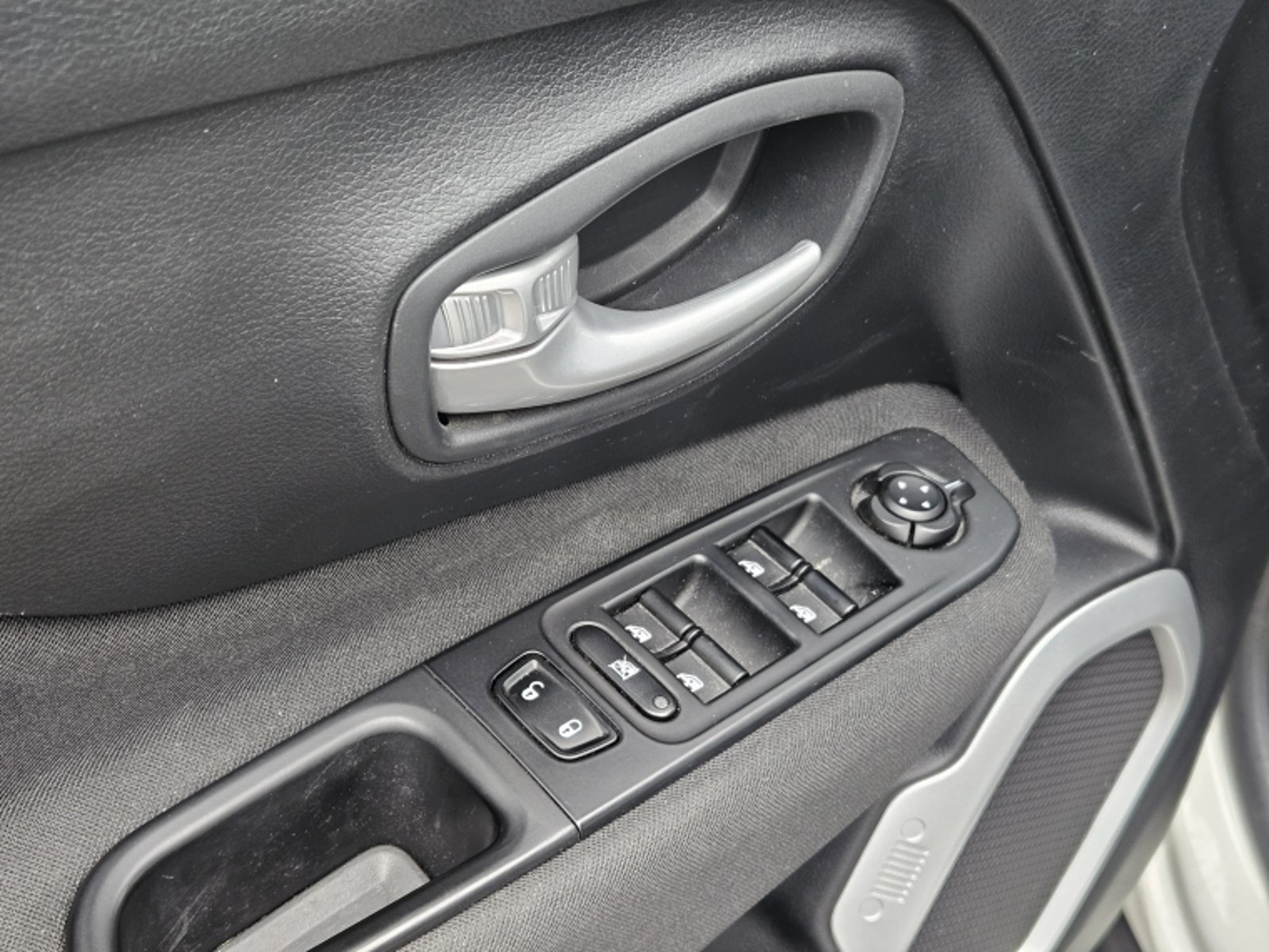JEEP RENEGADE SPORT LX AT 2023 - Imagen 14 de 20
