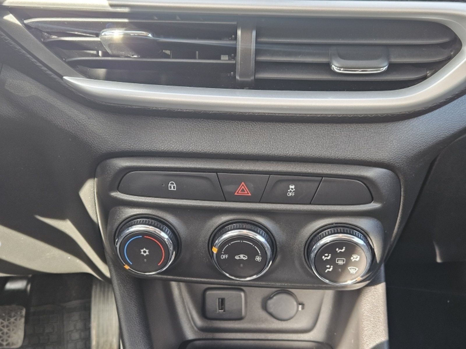 CHEVROLET TRACKER LS MT 2023 - Imagen 11 de 20