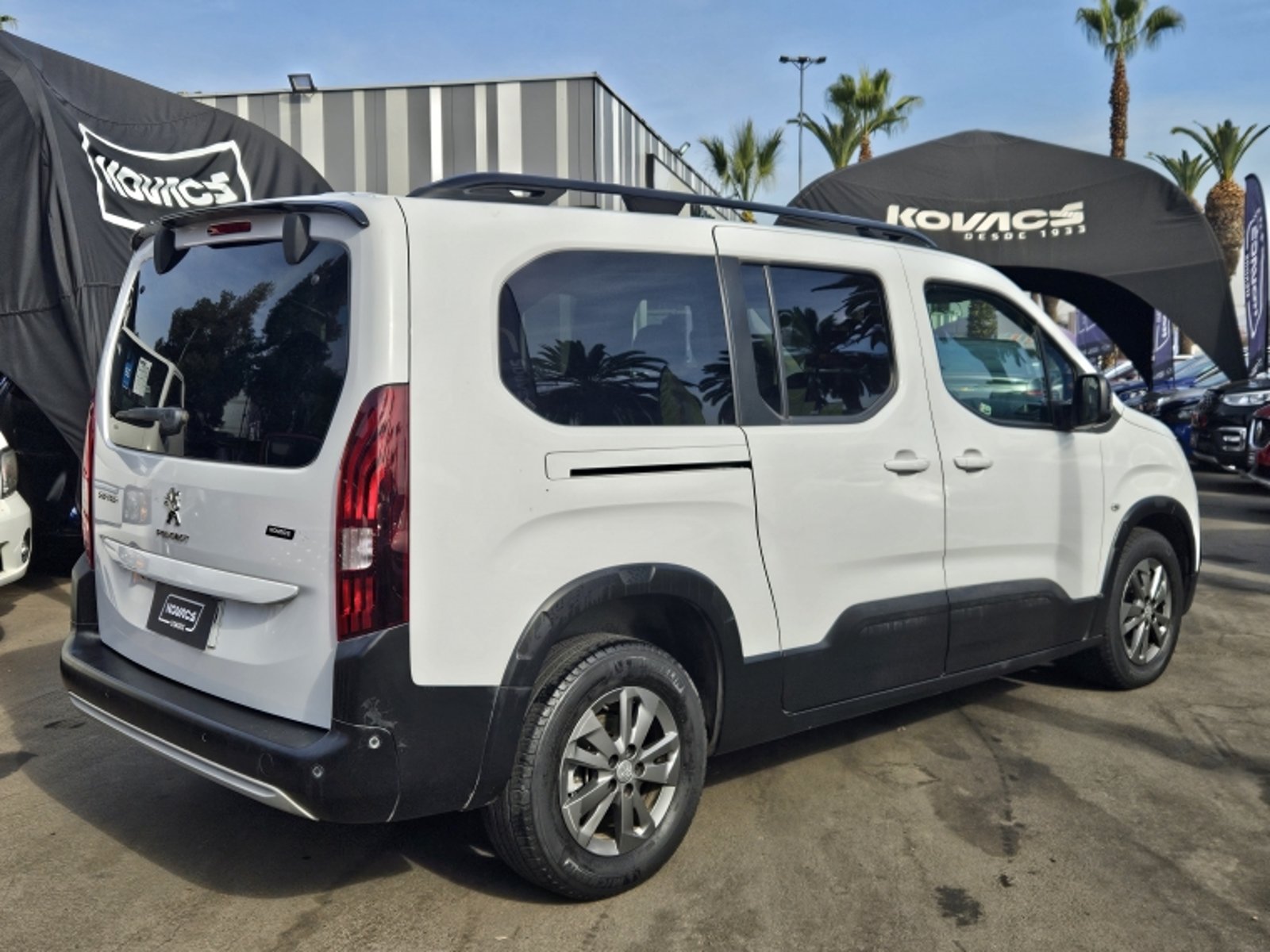 Peugeot RIFTER ALLURE BLUEHDI 130 AT DIESEL 2023 - Foto 4 de 19