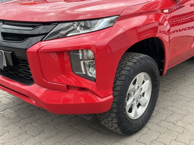 Mitsubishi L200 2.4 TD WORK CR WF MT 4X2 DIESEL 2022 - Imagen 10 de 20