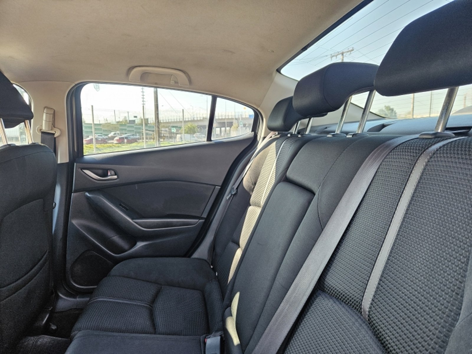 Mazda 3 S L AT 1.6 2018 - Imagen 8 de 18
