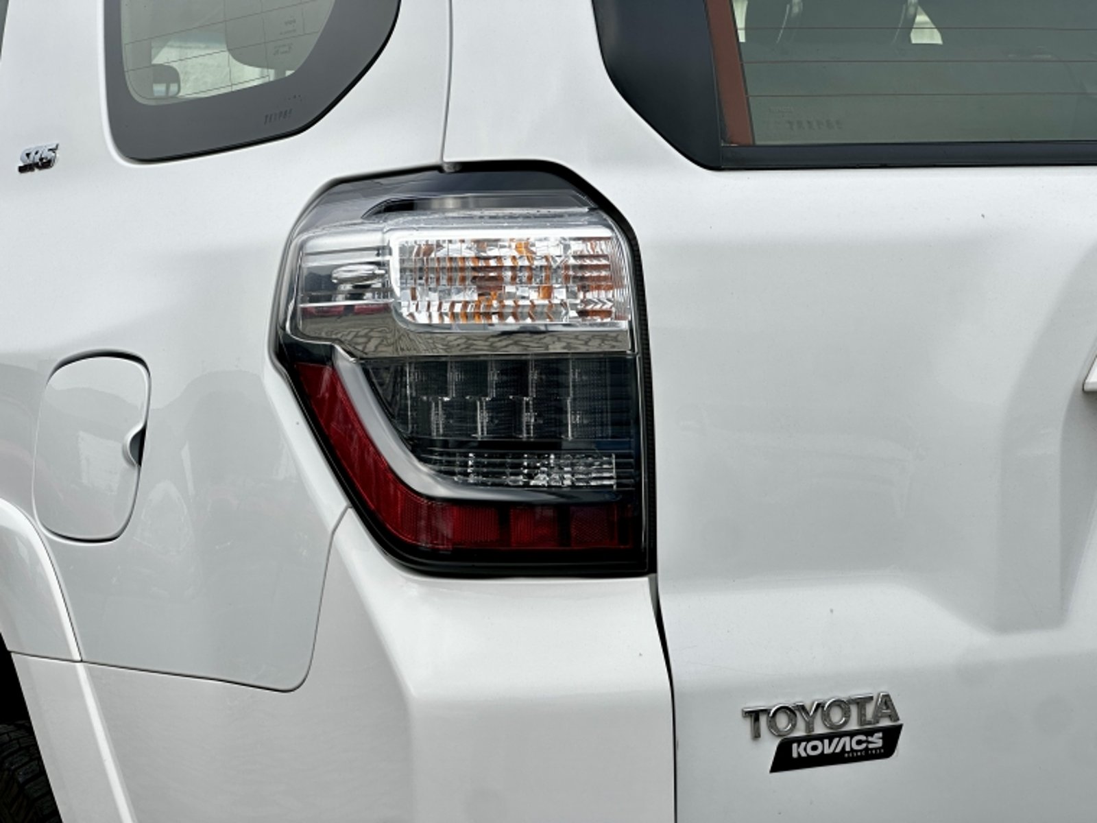 TOYOTA 4RUNNER 4.0  SR5  AT  4X4 2024 - Imagen 8 de 20