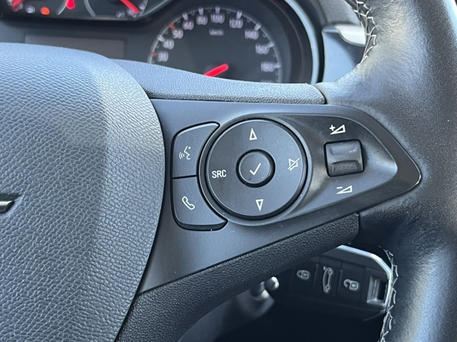 OPEL CORSA CORSA TD 100 1.5 2023 - Imagen 16 de 20