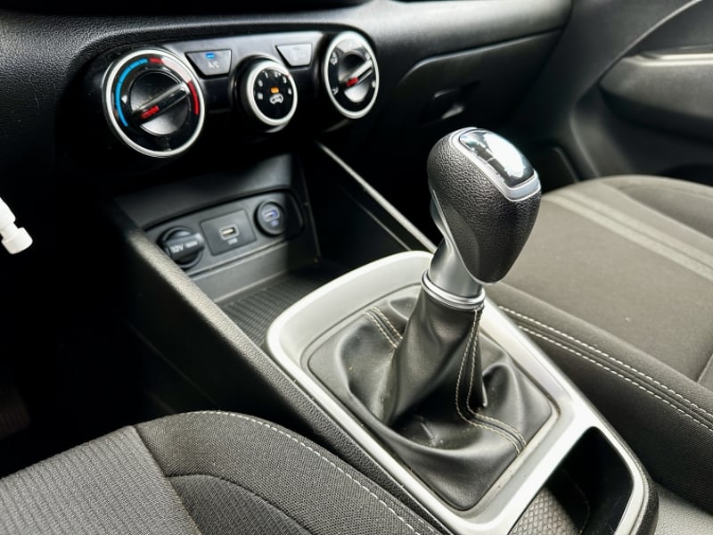 Hyundai VENUE 1.6 QX PLUS MT 2021 - Imagen 14 de 18