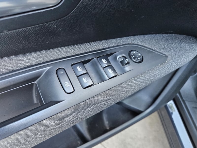 Peugeot 3008 1.5  ACTIVE AT DIESEL 2019 - Imagen 13 de 19