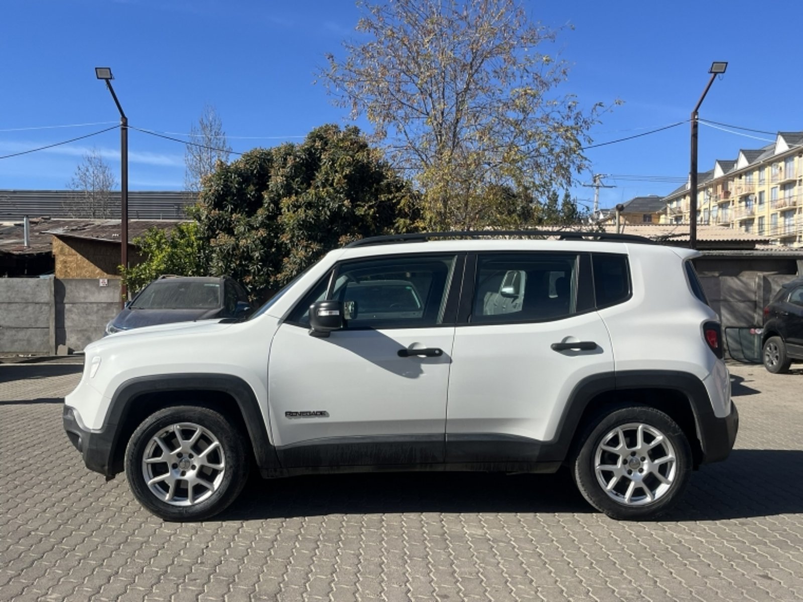 Jeep RENEGADE SPORT LX 1.8 AUT 2021 - Foto 2 de 20