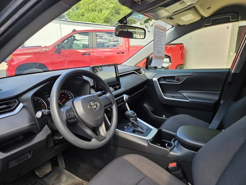 Toyota RAV4 2.0 LE AT 2024 - Imagen 9 de 10