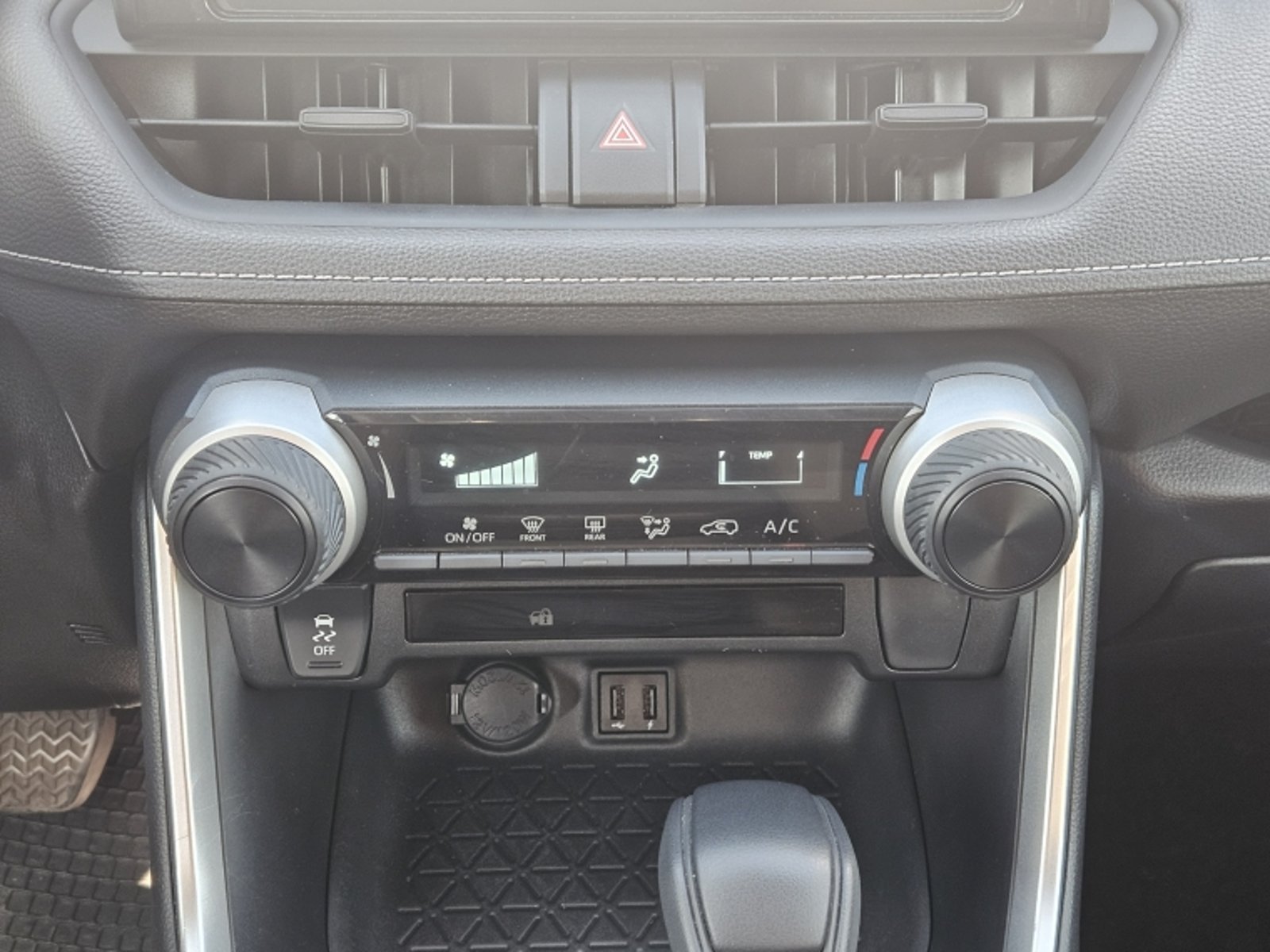 TOYOTA RAV4 LE AT 2024 - Imagen 11 de 20