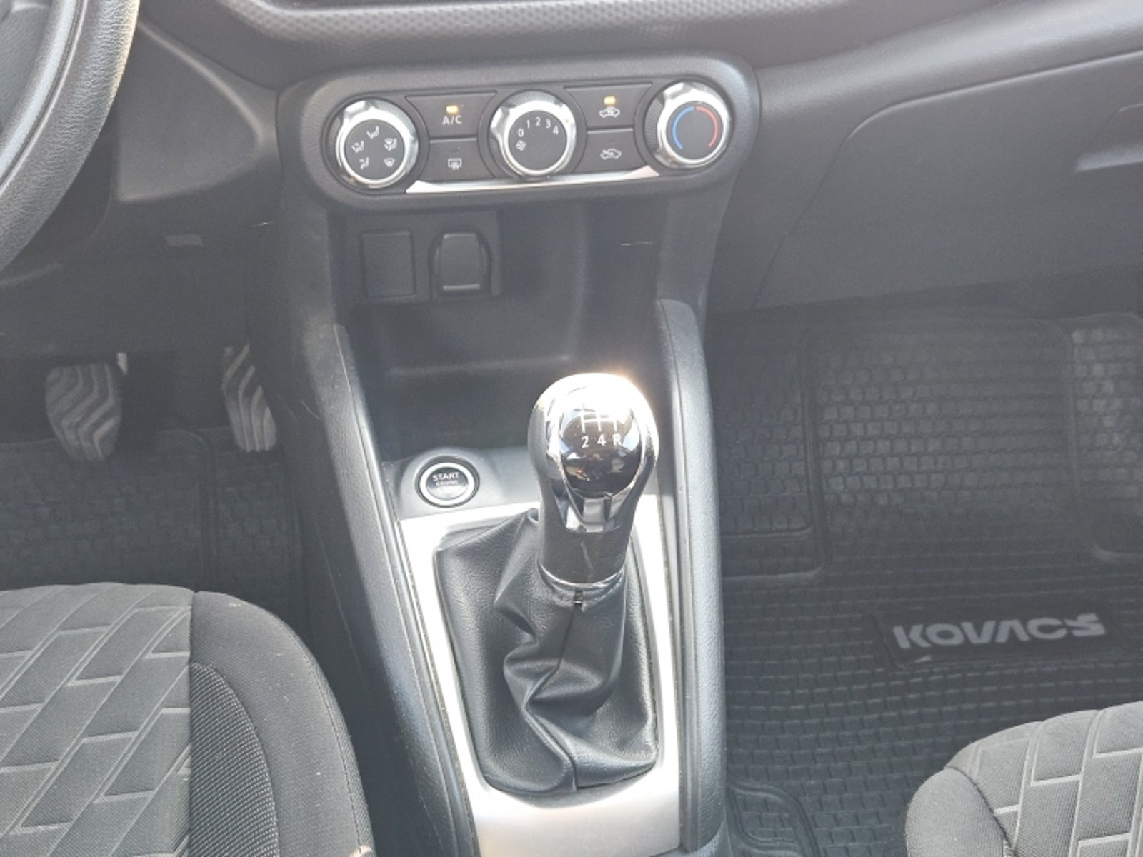 NISSAN KICKS 1.6 SENSE MT 2023 - Imagen 12 de 20
