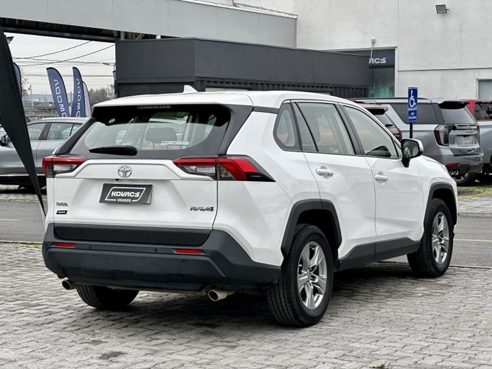 TOYOTA RAV4 2.0 LE AT 2024 - Imagen 5 de 20