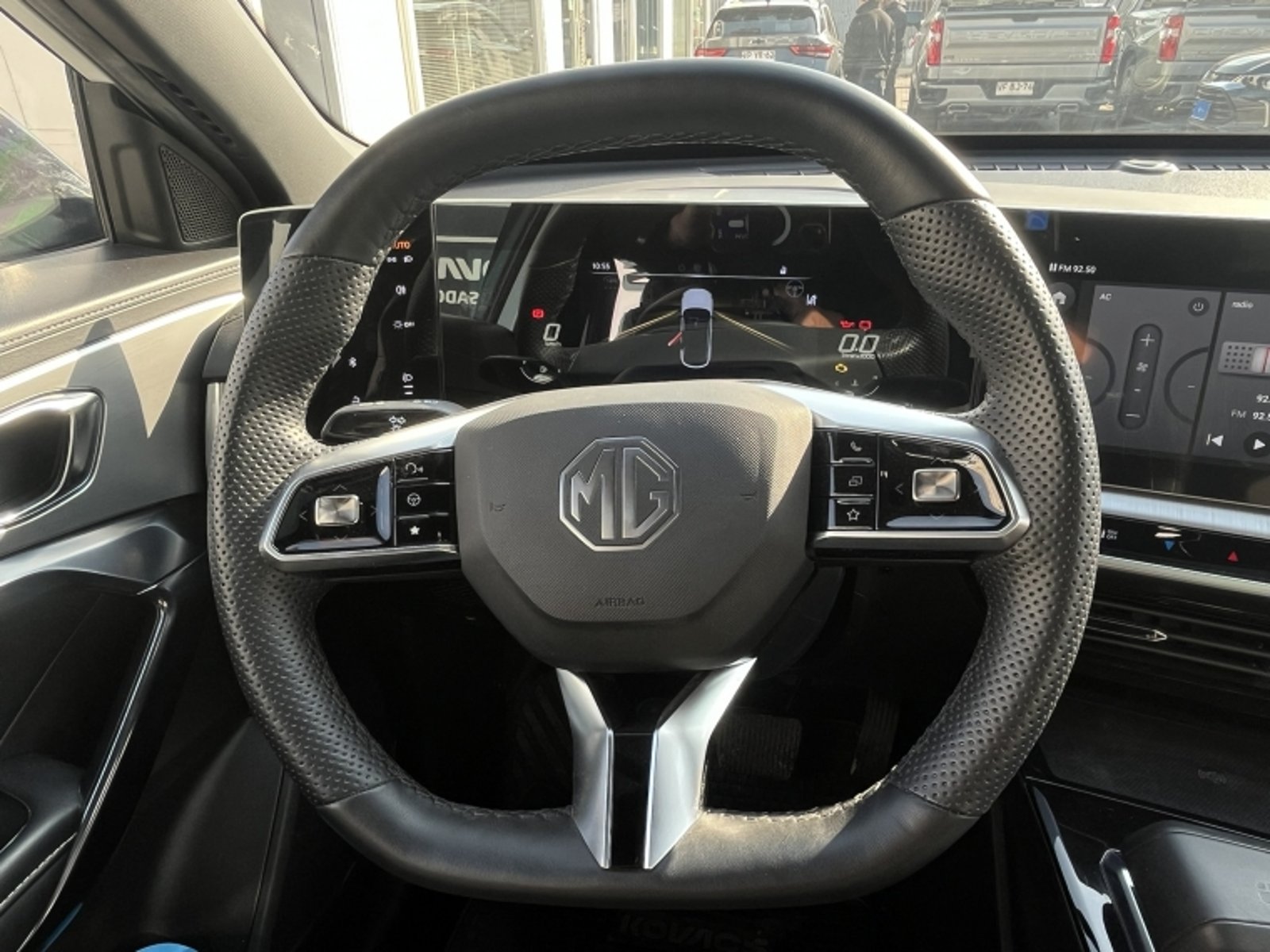 MG ONE DLX AT 2023 - Imagen 16 de 20