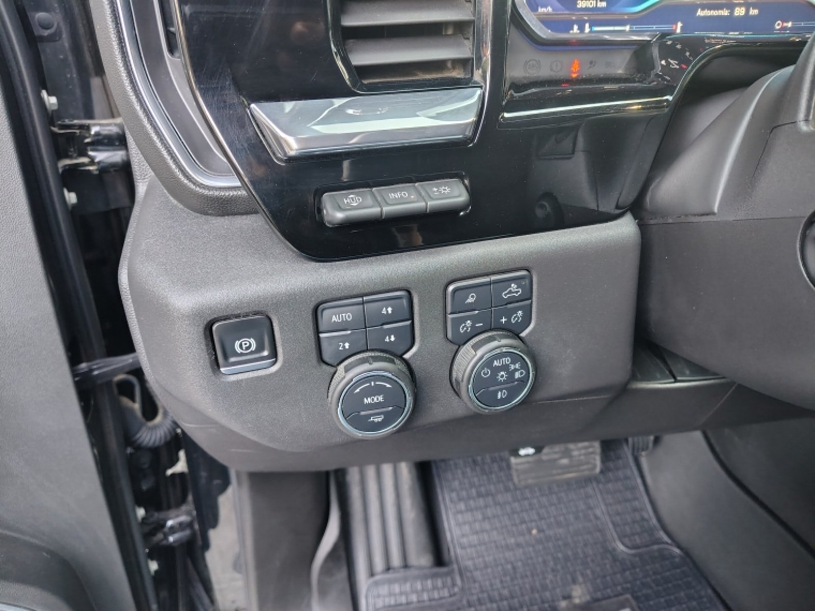 CHEVROLET SILVERADO 3.0 TD HIGH COUNTRY AT 4X4 2025 - Imagen 18 de 20