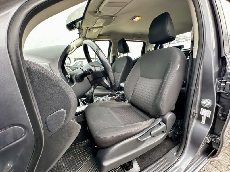 Nissan NAVARA 2.3 DC SE MT 4X2 DIESEL 2023 - Imagen 9 de 18