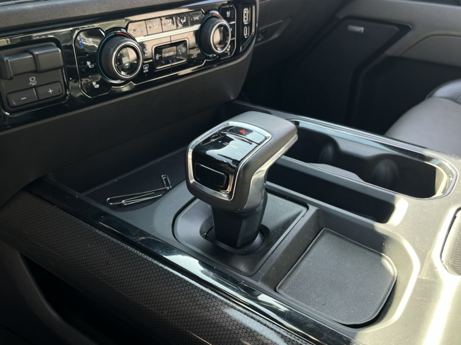 Chevrolet SILVERADO 6.2 ZR2 AT 4X4 2023 - Imagen 11 de 20