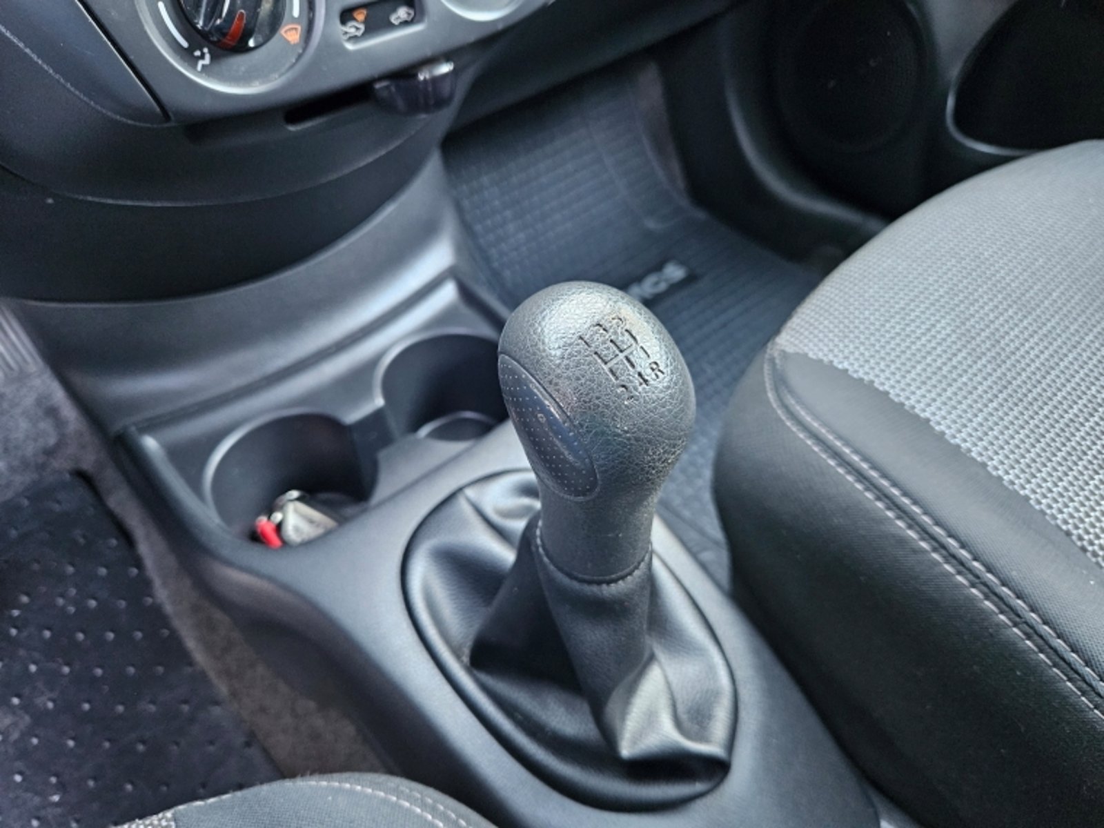 Nissan VERSA 1.6 SENSE MT 2015 - Imagen 16 de 19