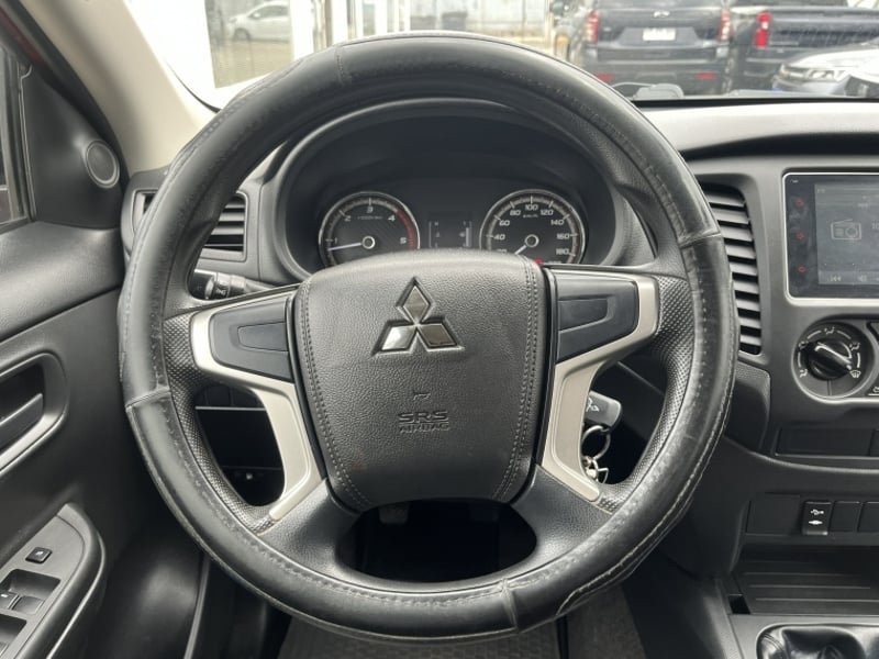 Mitsubishi L200 2.4 TD WORK CR WF MT 4X2 DIESEL 2022 - Imagen 16 de 20