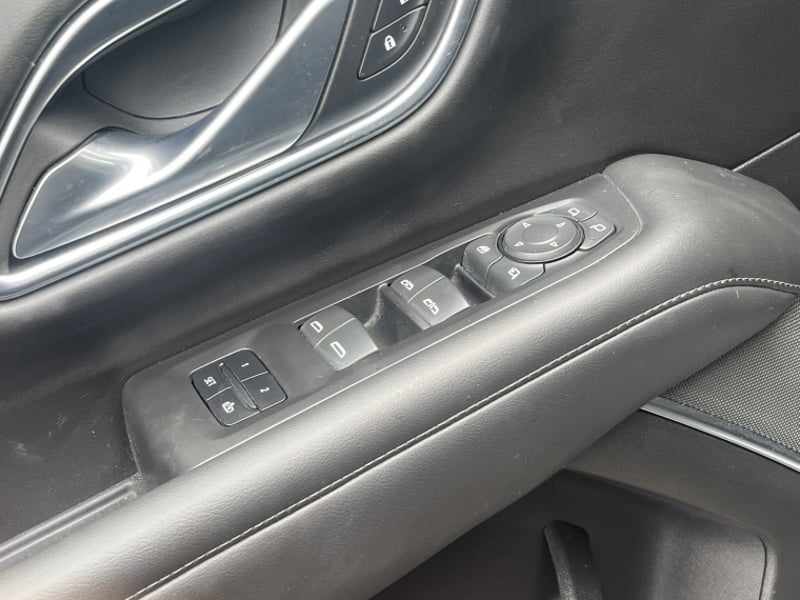 Chevrolet SUBURBAN 5.3 Z71 AT 4X4 2023 - Imagen 10 de 20