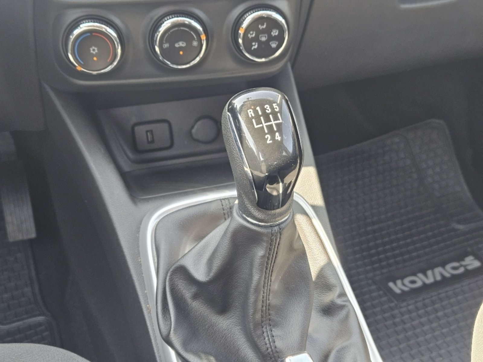 CHEVROLET TRACKER LS 1.2 MT 2022 - Imagen 11 de 19