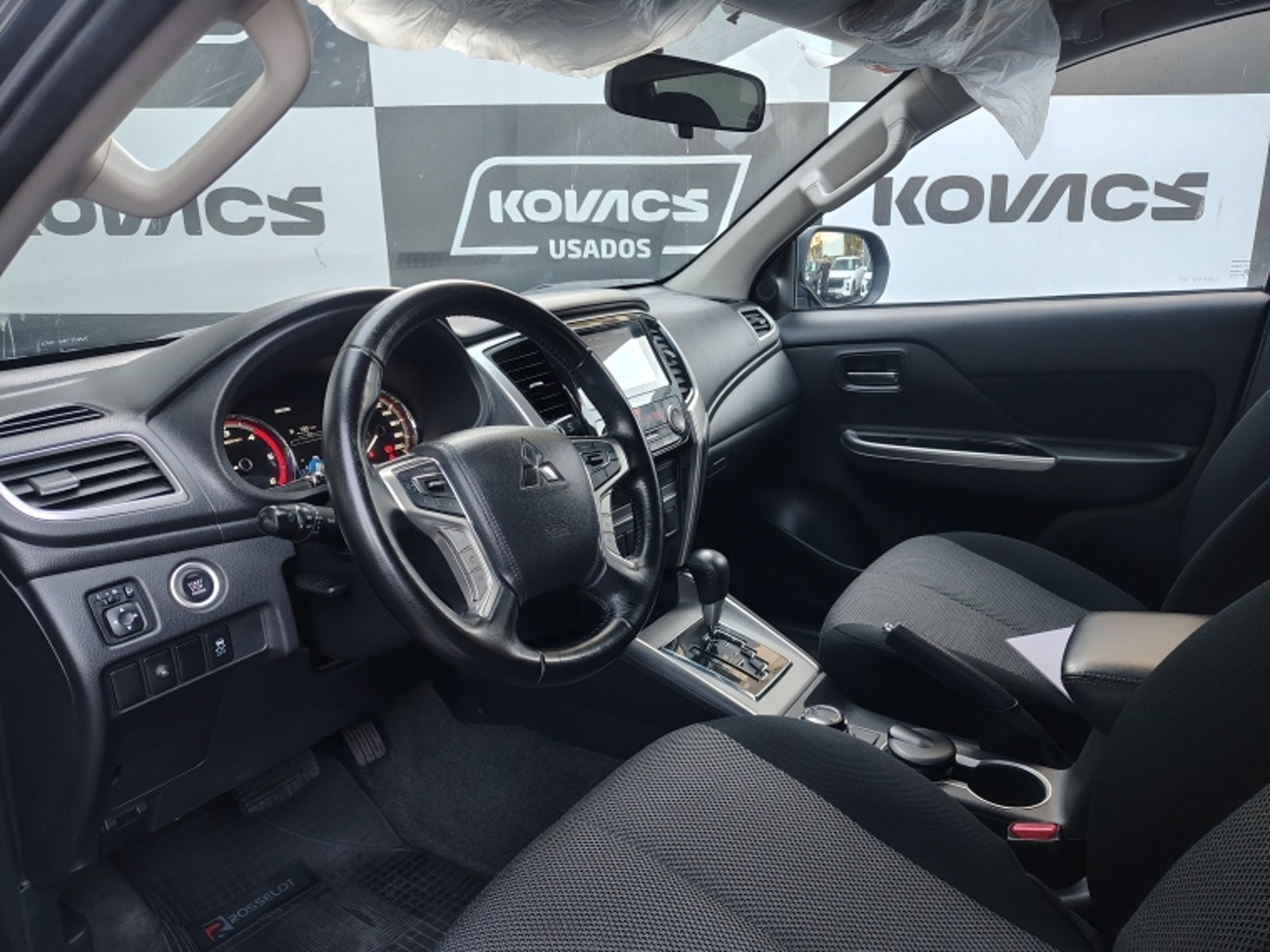 MITSUBISHI L200 2.4 TD DAKAR CRS HP AT  4X4  DOBLE CABINA 2023 - Imagen 12 de 19