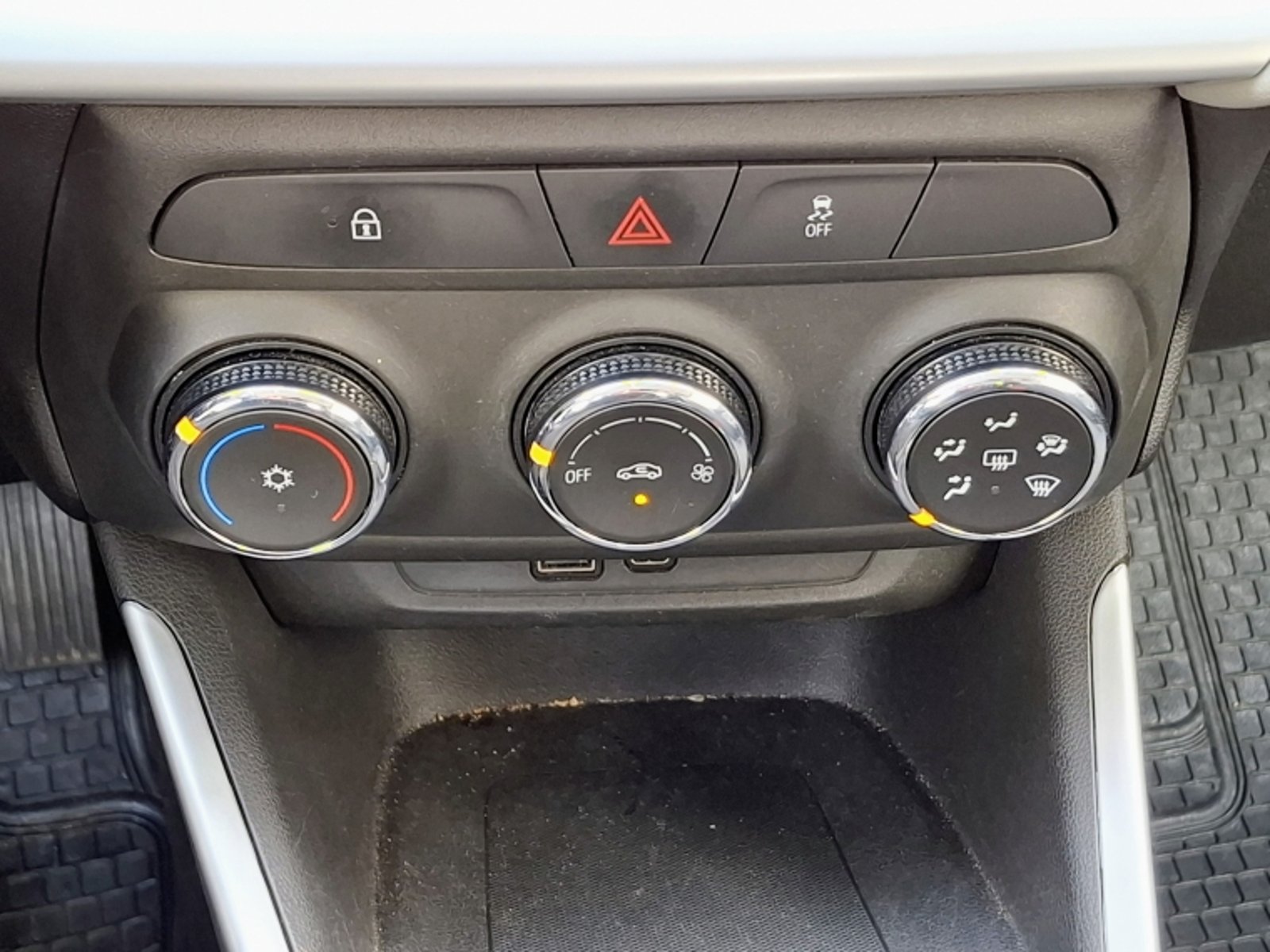CHEVROLET MONTANA LT MT 2024 - Imagen 15 de 20