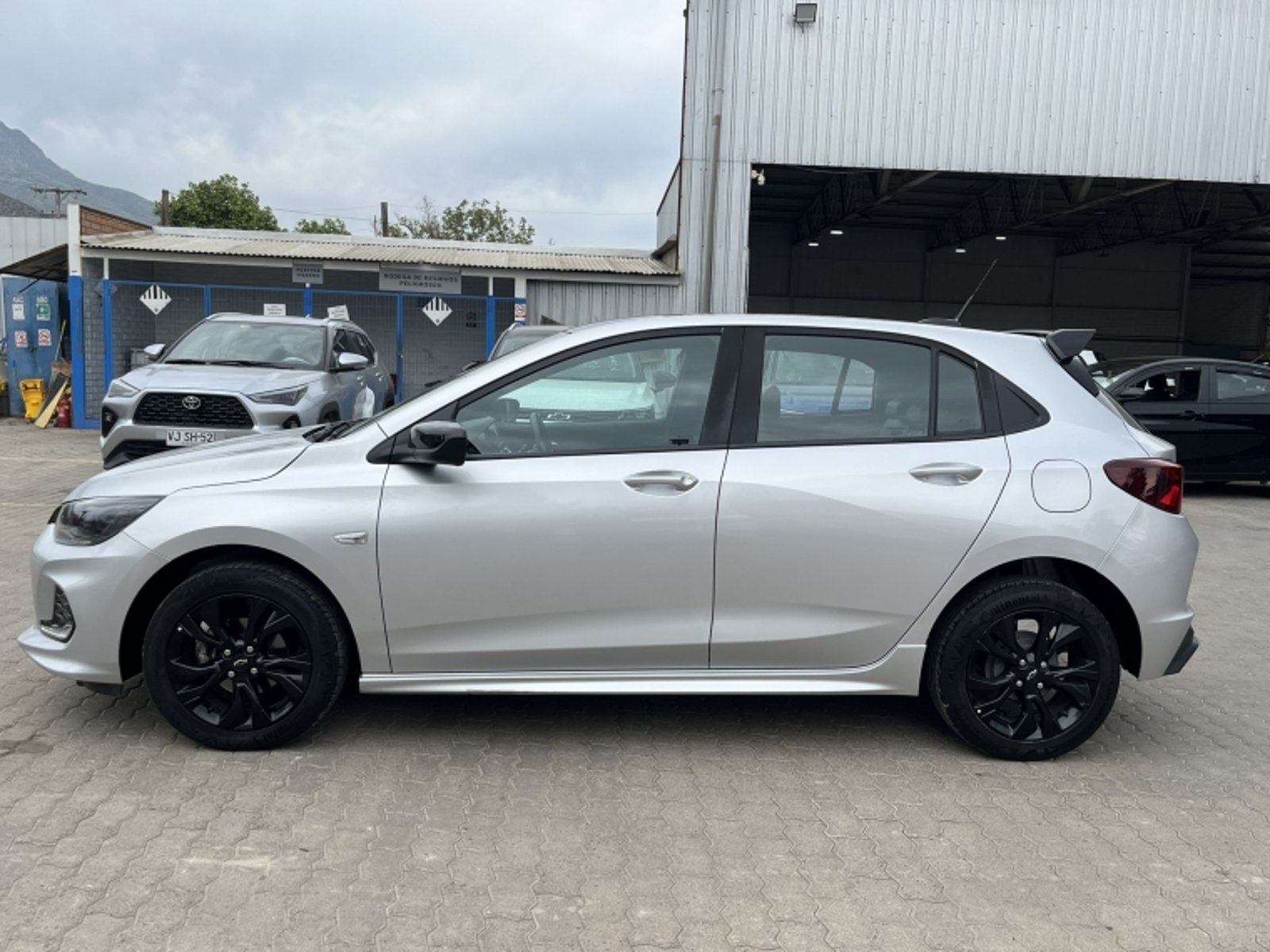 Chevrolet ONIX 1.0 HB RS MT 2023 - Foto 2 de 20