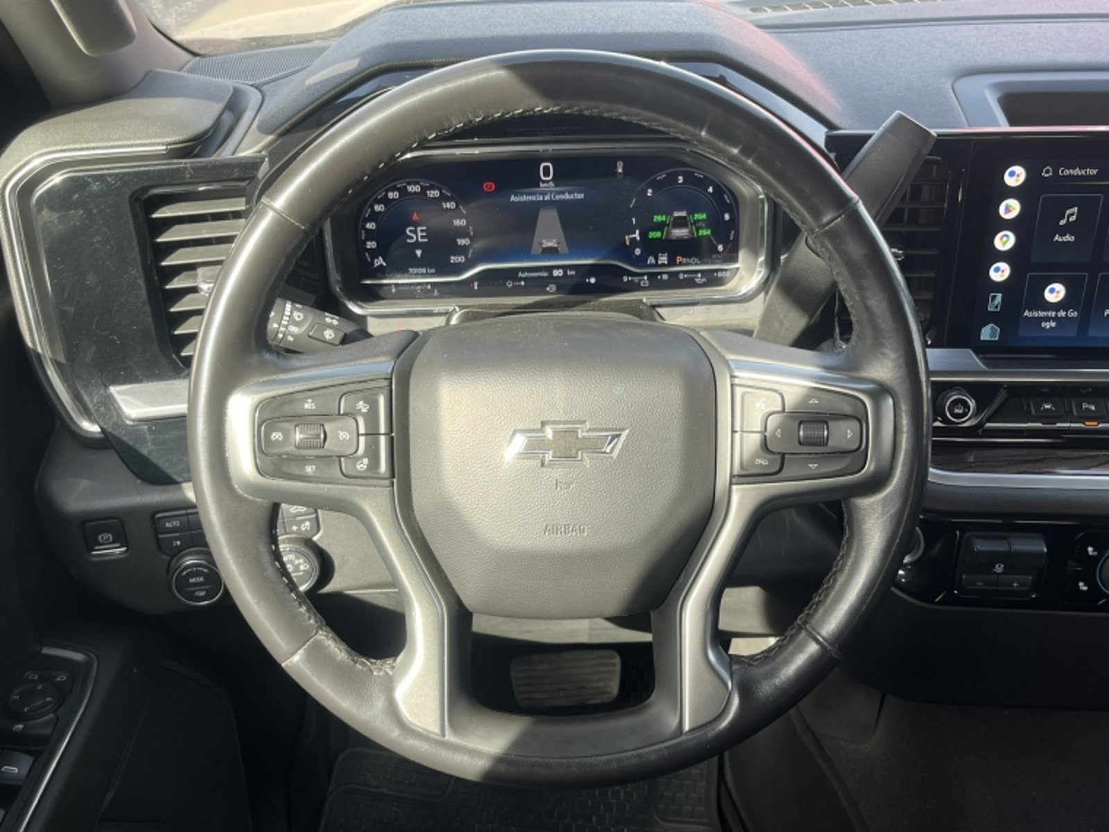 CHEVROLET SILVERADO TB 4WD 5.3 2023 - Imagen 13 de 20