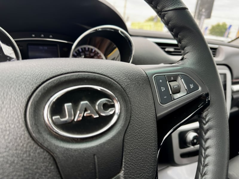 JAC T8 2.0 COMFORT MT 4X2 2023 - Imagen 13 de 19