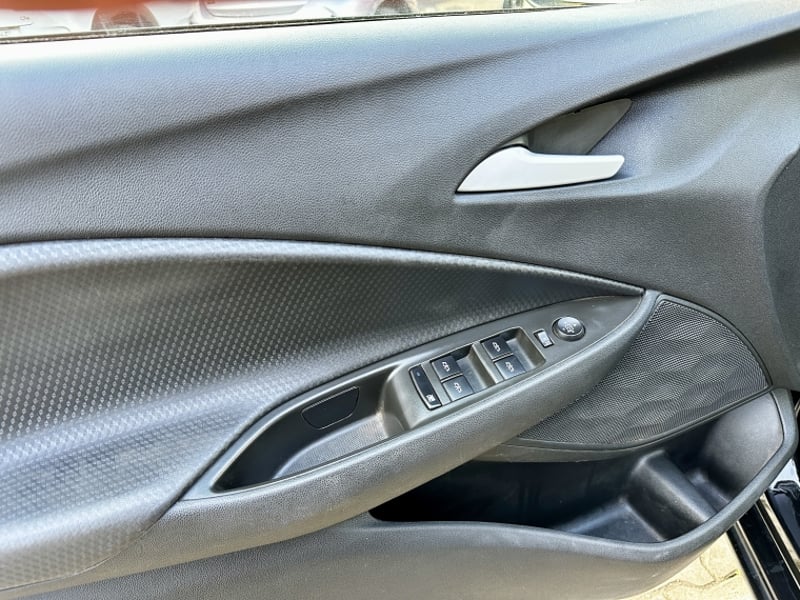 Chevrolet ONIX SEDAN LTZ 1.0 MT 2023 - Imagen 15 de 18