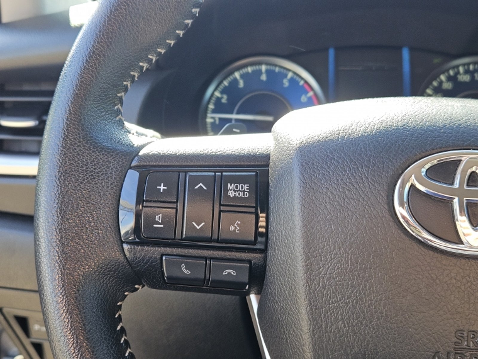 TOYOTA FORTUNER SRX AT 2.7 2023 - Imagen 18 de 20