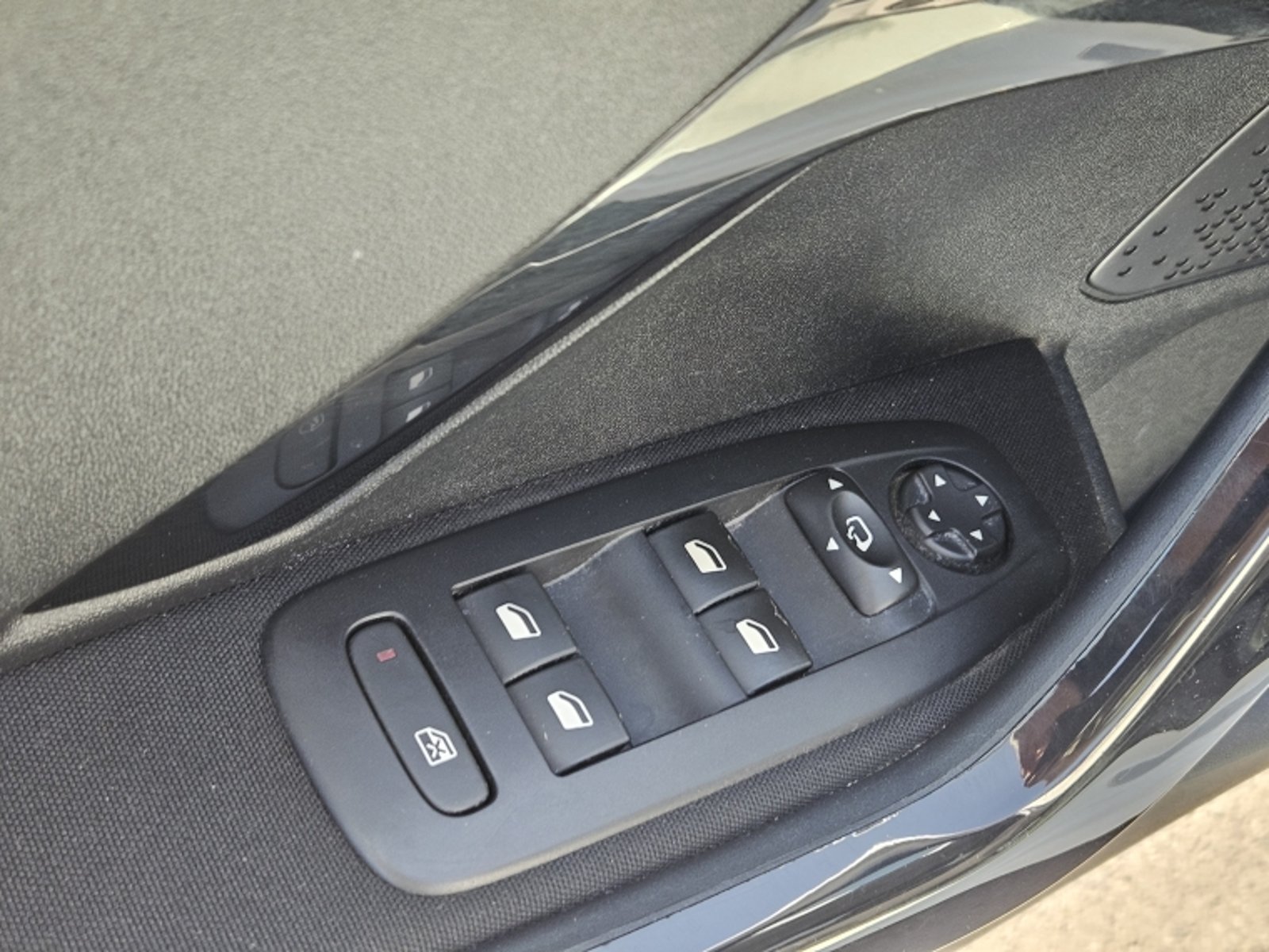 PEUGEOT 208 SIGNATURE 1.2 PURETECH MT 2019 - Imagen 12 de 20