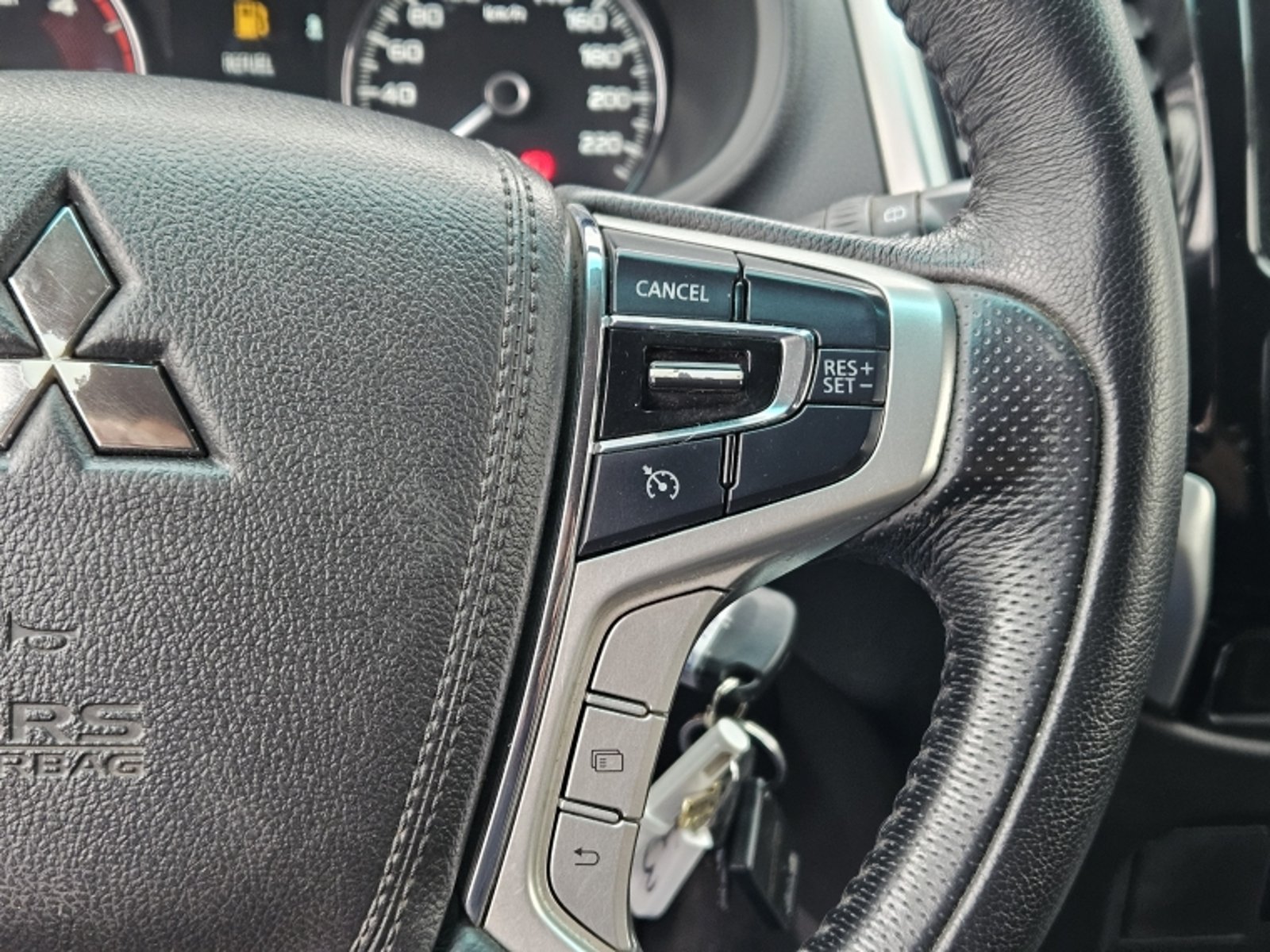 MITSUBISHI MONTERO SPORT MT 4X2 2.4 2017 - Imagen 18 de 19