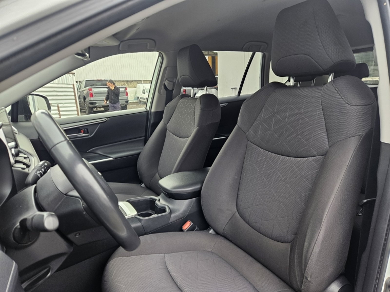 Toyota RAV4 2.0 XLE SAFETY SENSE AT 2023 - Imagen 16 de 20