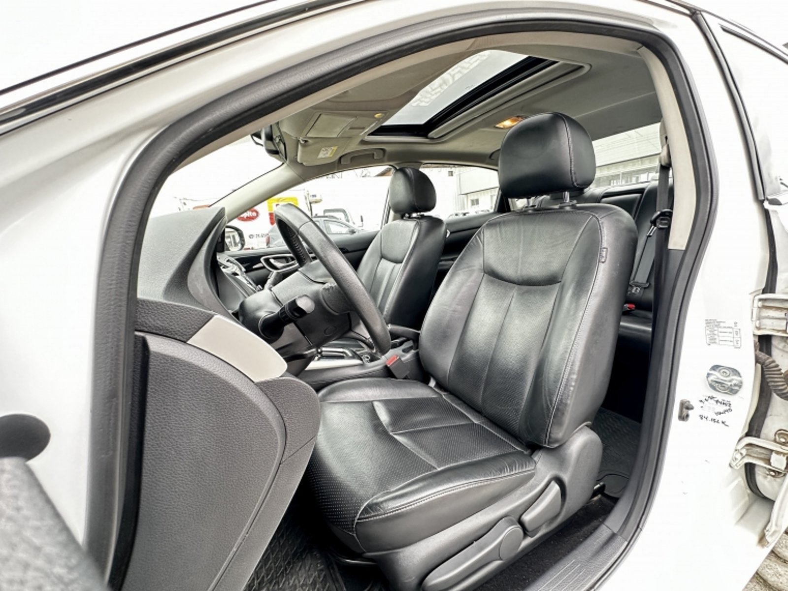 Nissan SENTRA 1.8 AT EXCLUSIVE 2018 - Imagen 8 de 16