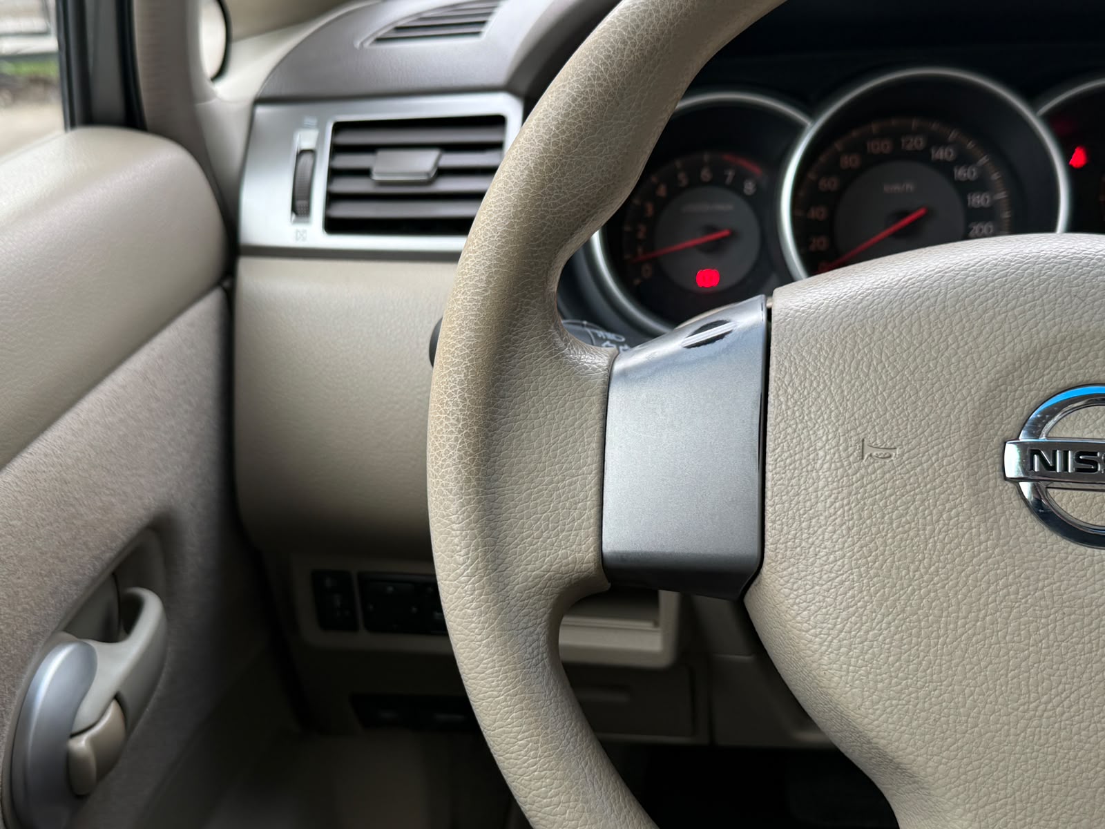 Nissan Tiida 2007 - Imagen 14 de 20