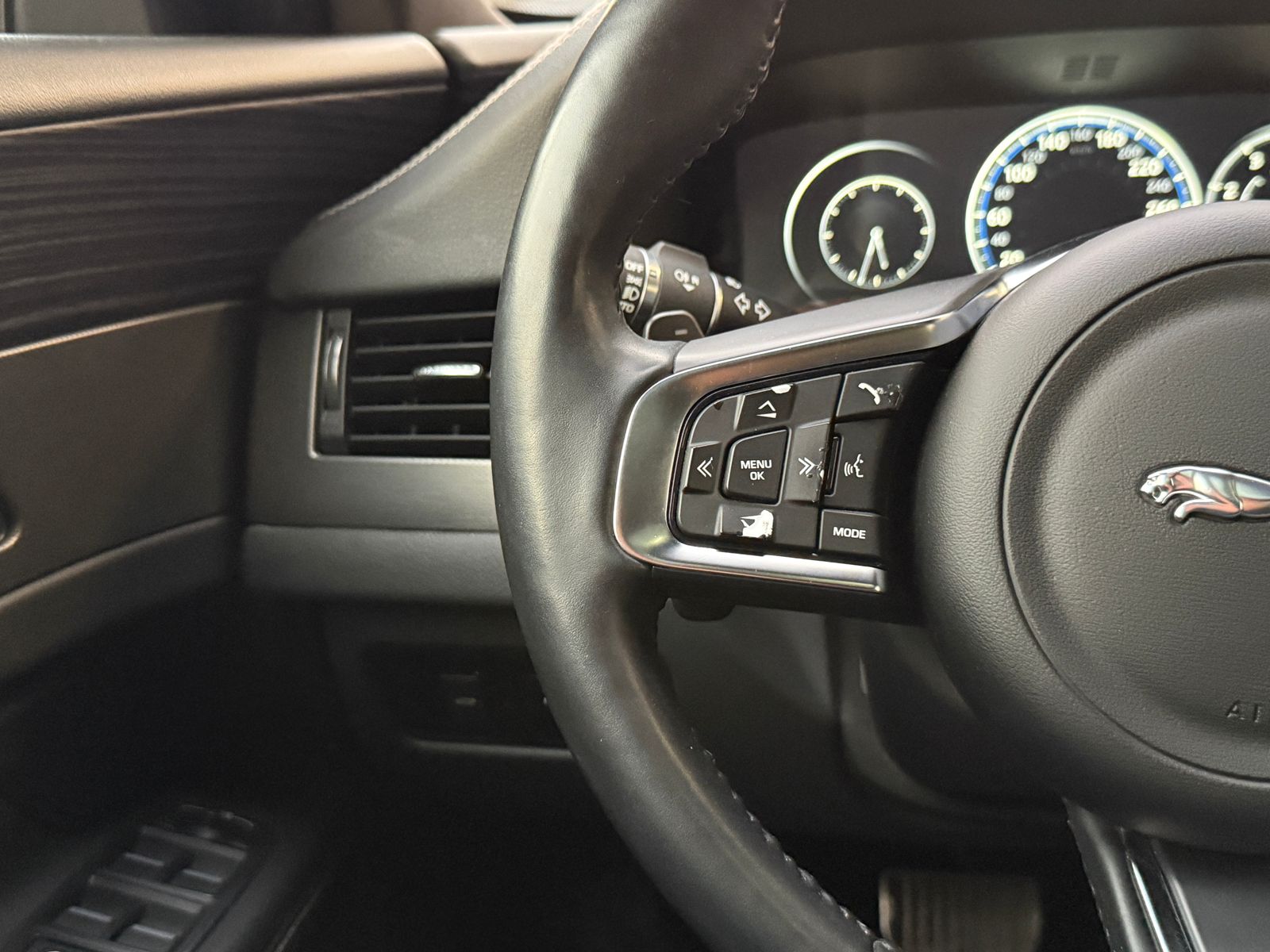 JAGUAR XF 2017 - Imagen 14 de 20
