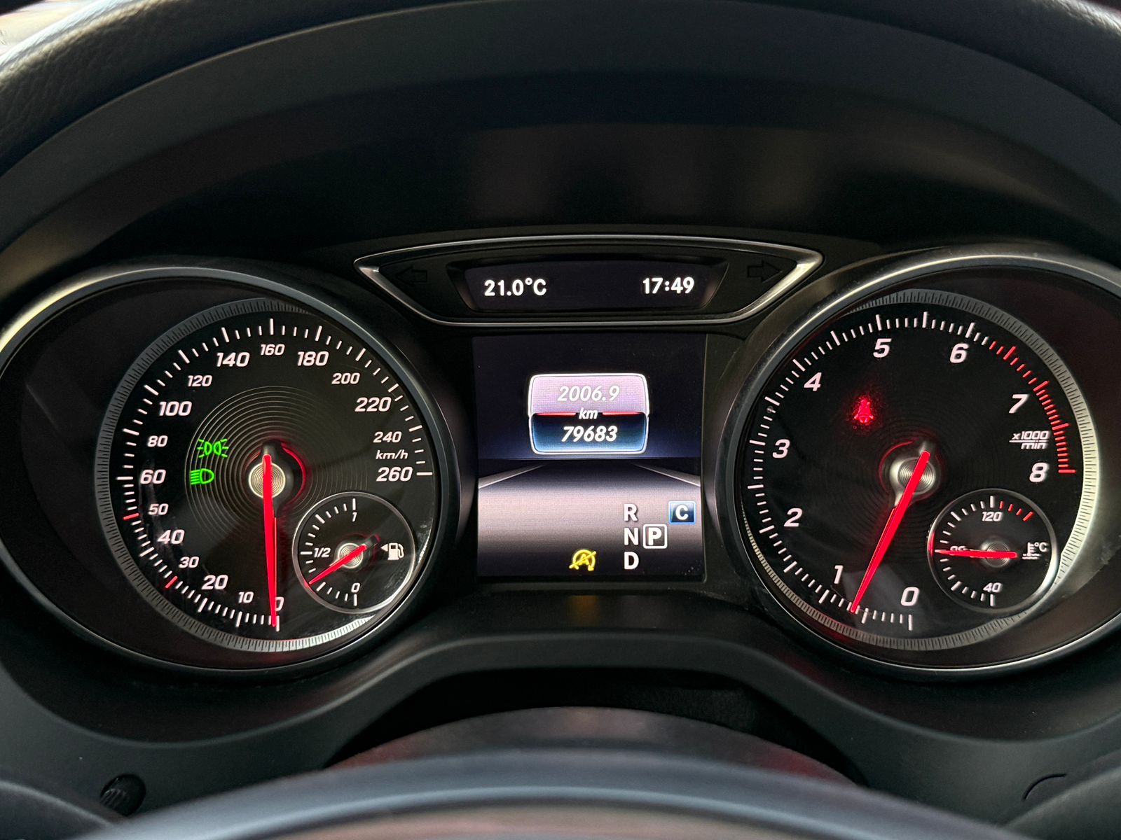MERCEDES-BENZ GLA200 2019 - Imagen 11 de 20