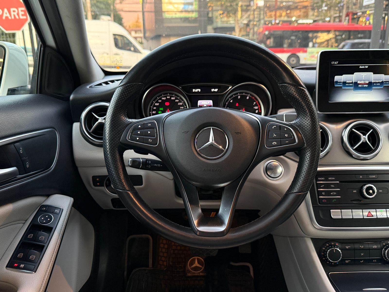 MERCEDES-BENZ GLA200 2019 - Imagen 12 de 20