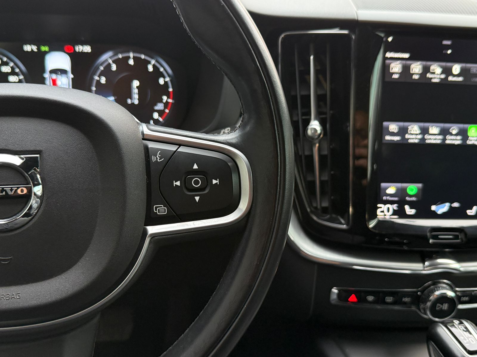 Volvo Xc60 2018 - Imagen 16 de 20
