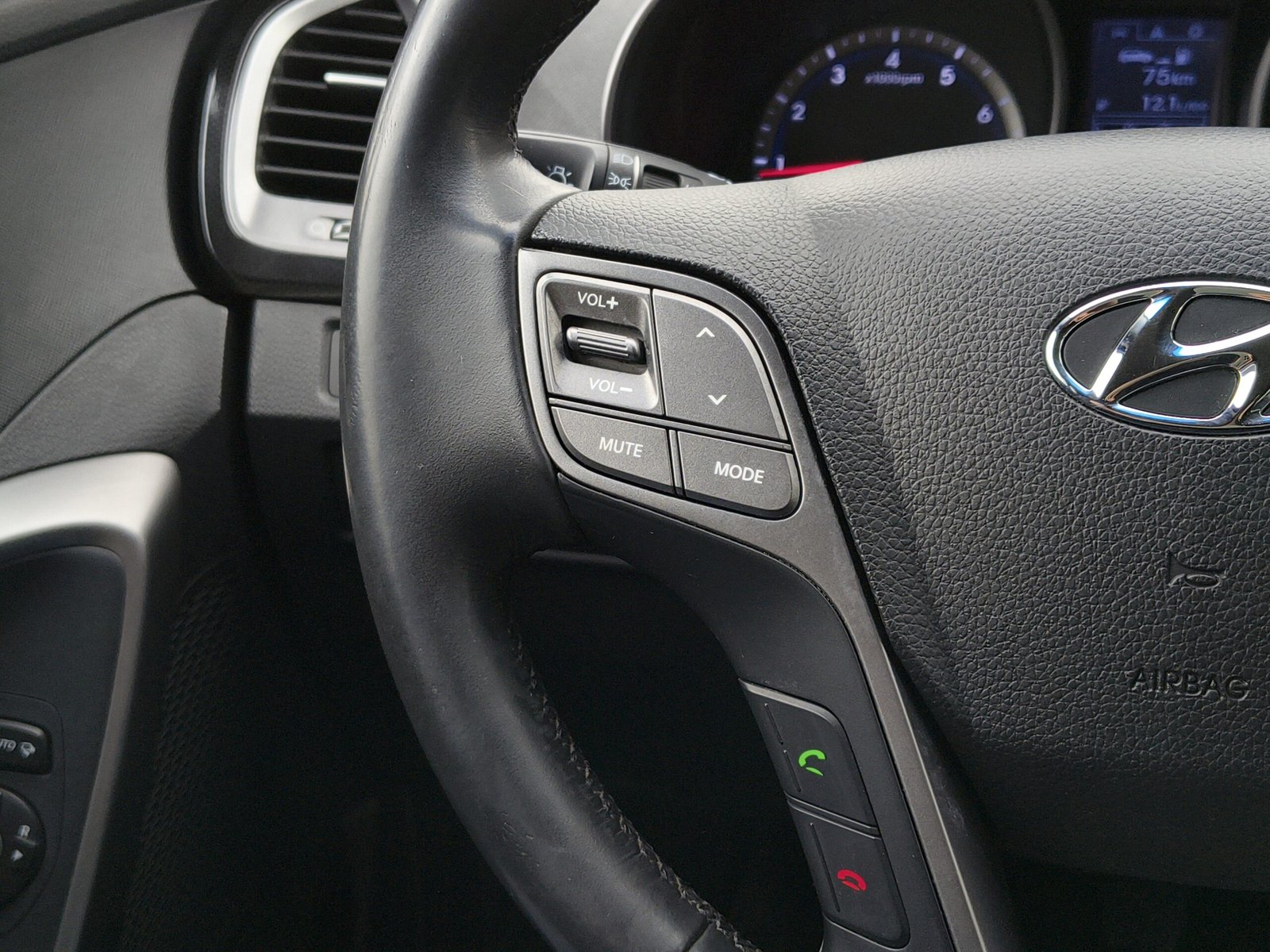 HYUNDAI Santa Fe 1014 - Imagen 14 de 20