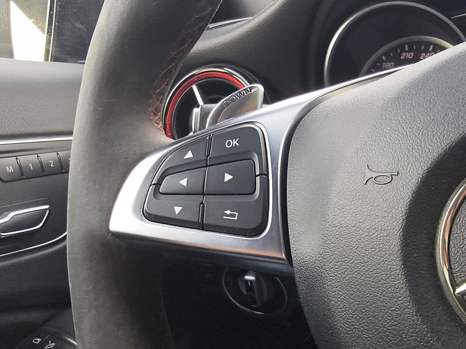 MERCEDES-BENZ A45 2018 - Imagen 14 de 20